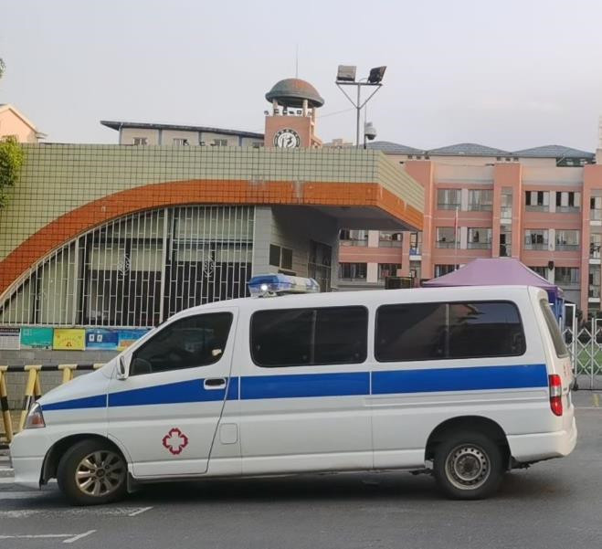 温州救护车出租护送骨折病人一公里多少钱